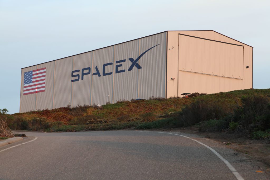 https://get.pxhere.com/photo/transportation-usa-rocket-hangar-industries-real-estate-cape-canaveral-rocket-science-spacex-residential-area-893763.jpg