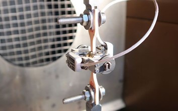 Zug-Probe (TAST) mit Messtechnik in Temperaturkammer